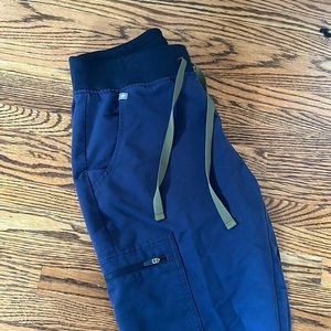 Figs Zamora joggers in “quiet navy” color